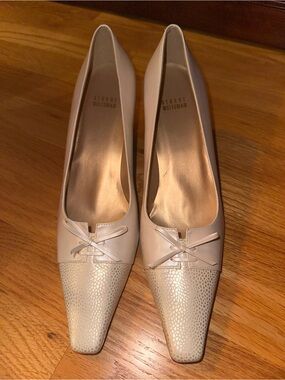 NWOT Stuart Weitzman Women's Cream Leather Pointed Toe Pumps